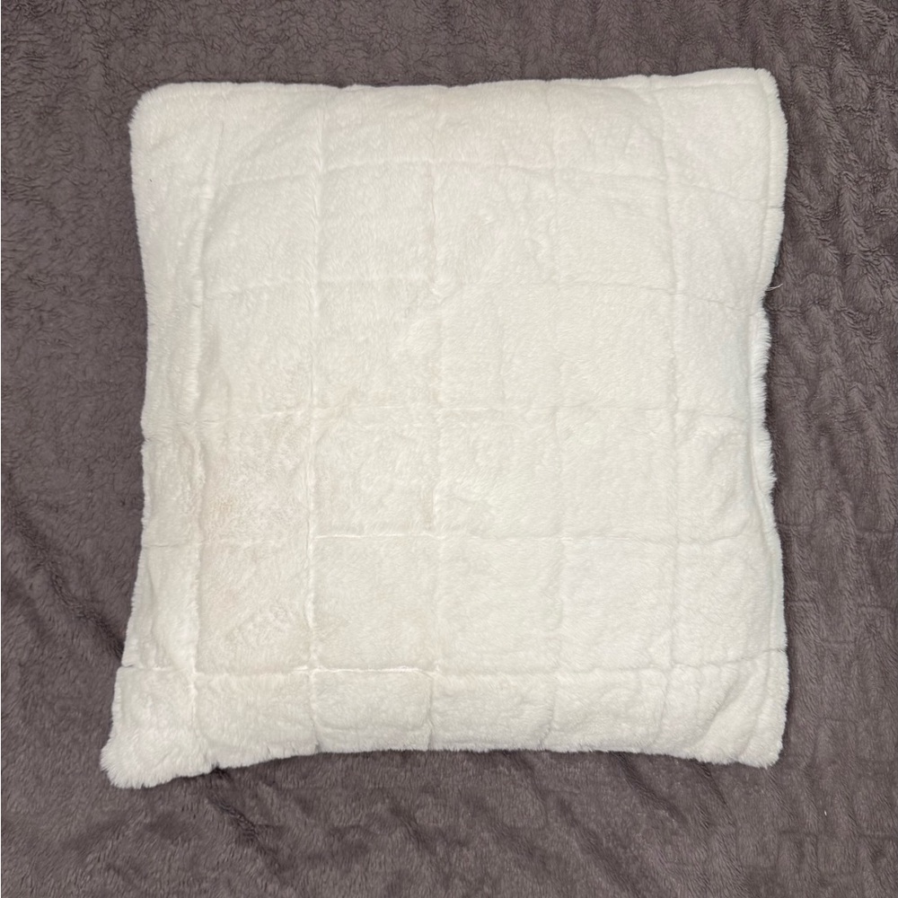 Dormify White Fluffy Pillow